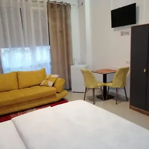 Isabel Nocleg ze śniadaniem Tirana