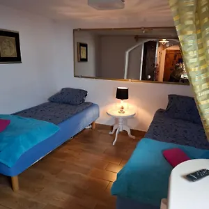 https://szalupa-hostel-airport.warsawhotelspoland.com
